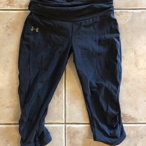 Under Armour black crop pants